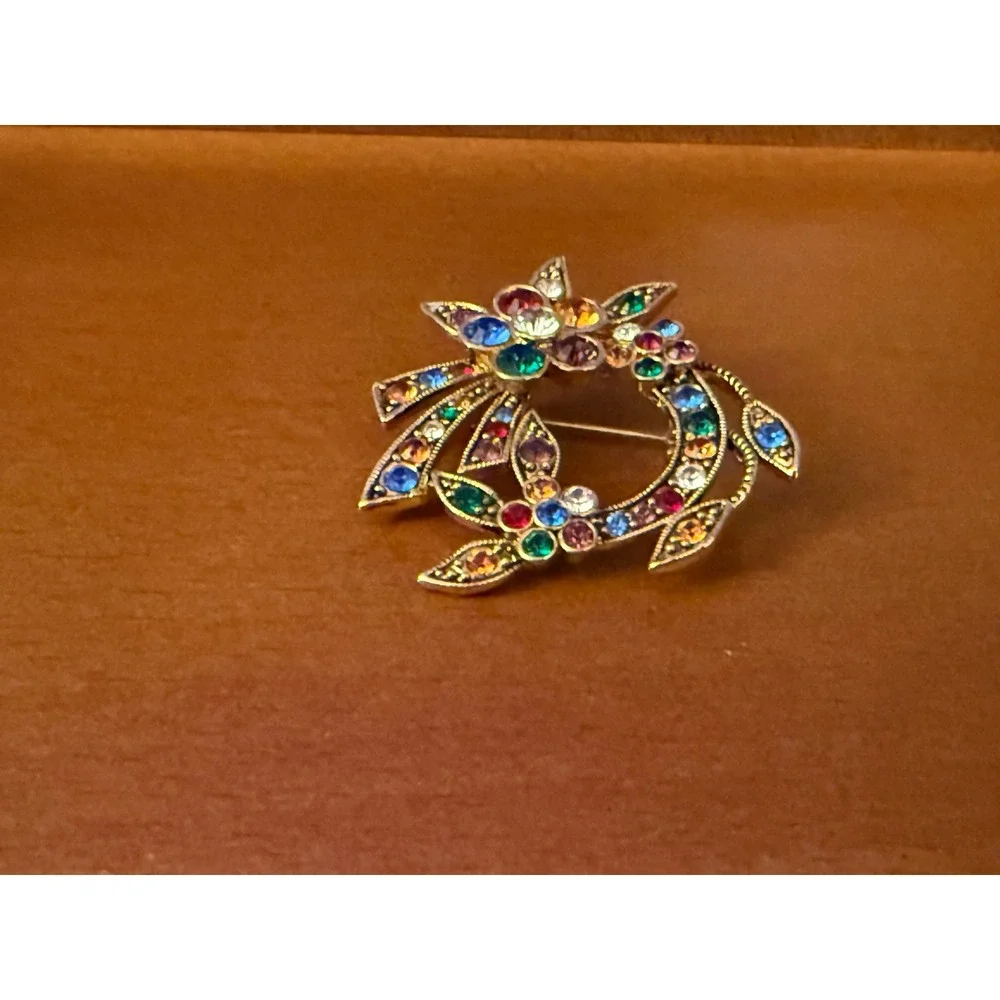 Vintage Gold Tone Multi Color Rhinestone Floral Wreath Brooch Pin Crystal Flower